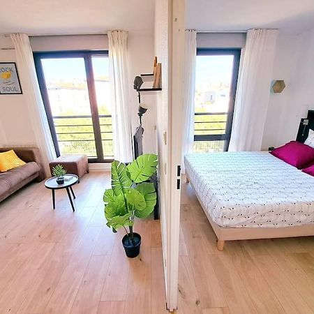 Le Valmy: Appartement Lumineux Au Pied Du Metro Lione Esterno foto