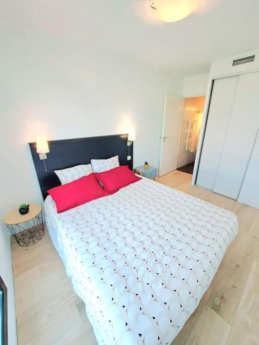 Le Valmy: Appartement Lumineux Au Pied Du Metro Lione Esterno foto