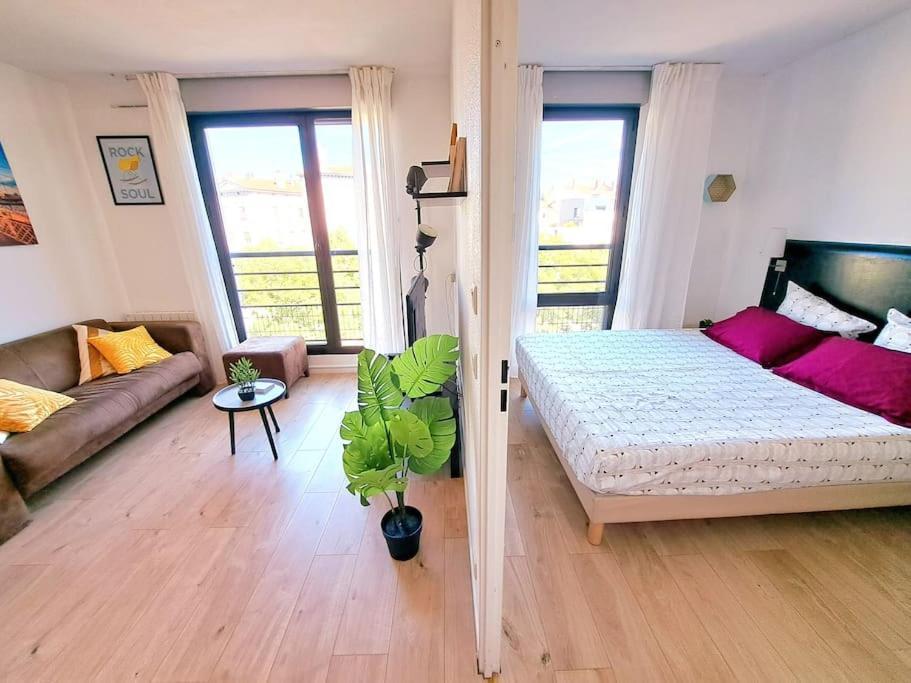Le Valmy: Appartement Lumineux Au Pied Du Metro Lione Esterno foto