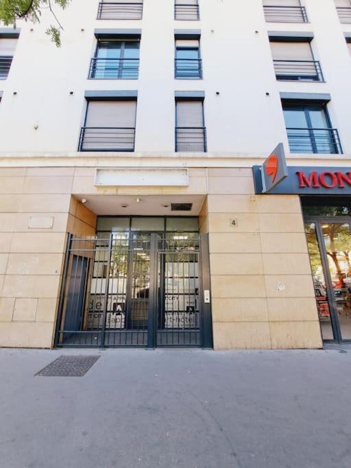 Le Valmy: Appartement Lumineux Au Pied Du Metro Lione Esterno foto