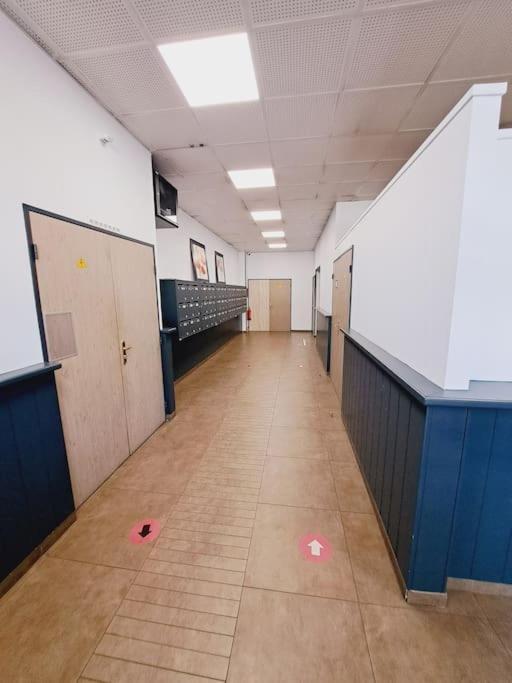 Le Valmy: Appartement Lumineux Au Pied Du Metro Lione Esterno foto